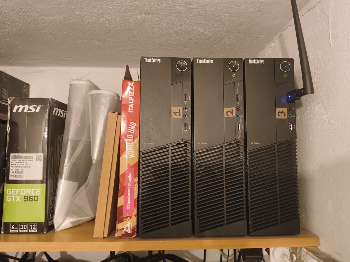 From the left: a box of GeForce GTX 960, then some packaging, then 3 identical PC cases numbered 1 to 3. Number 1 is off. Number 2 is kloce. And number 3 is xbox3 with a visible USB dongle.